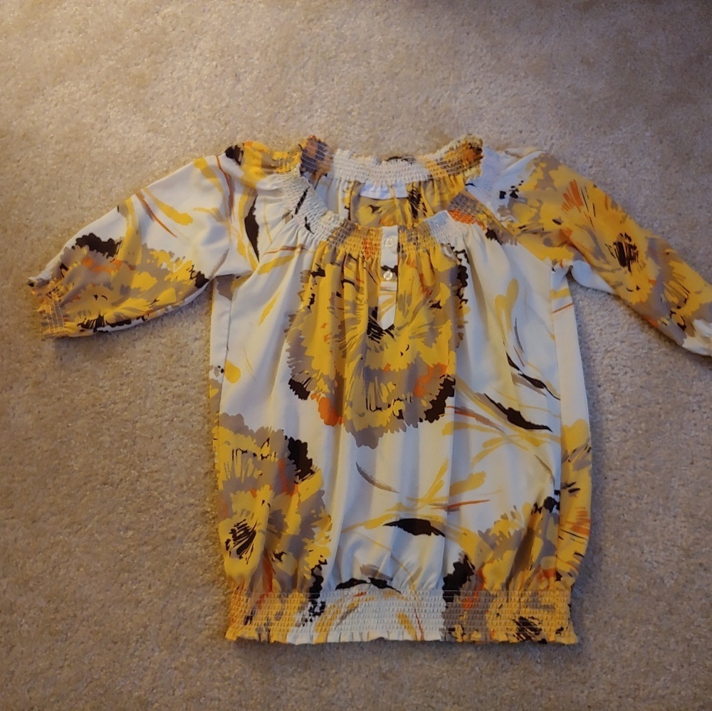 NWOT new York & co yellow and white floral blouse